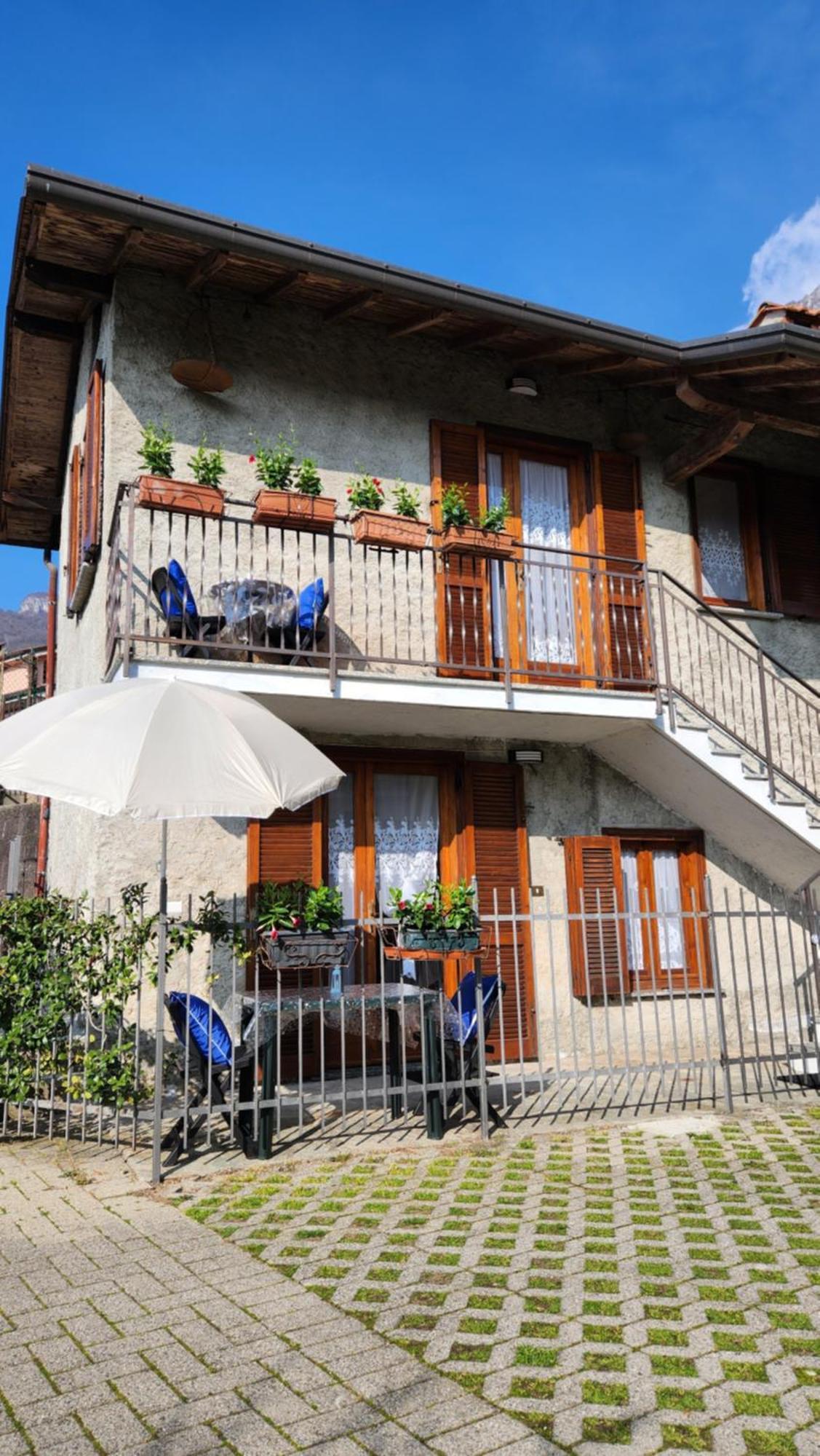 Laura'S Cottage With Lake View, Detached, 5 Kilometers From Varenna Lierna Exterior photo