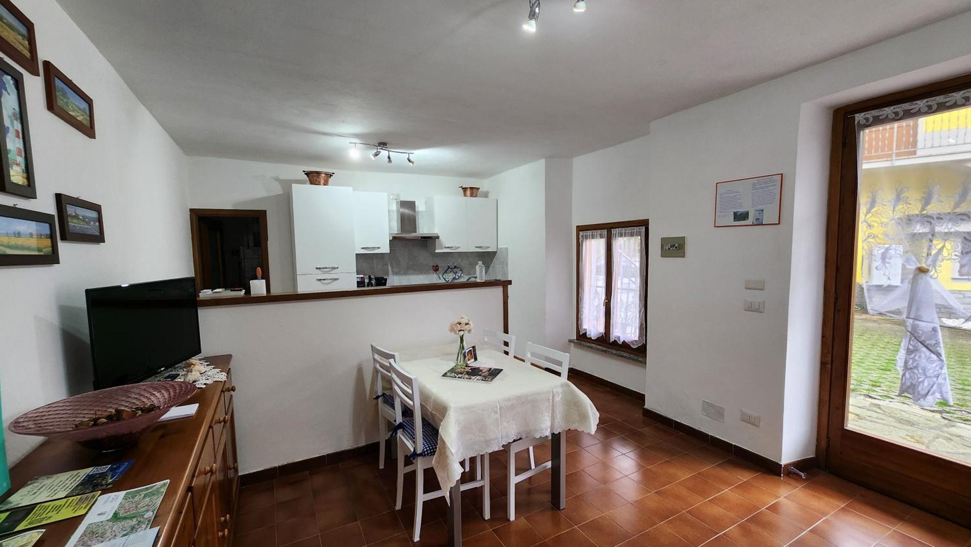 Laura'S Cottage With Lake View, Detached, 5 Kilometers From Varenna Lierna Room photo