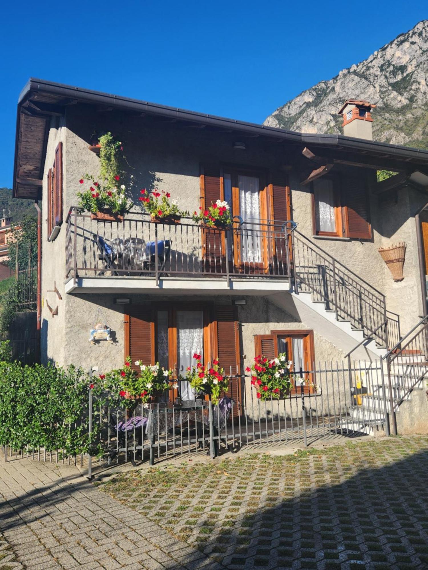 Laura'S Cottage With Lake View, Detached, 5 Kilometers From Varenna Lierna Exterior photo